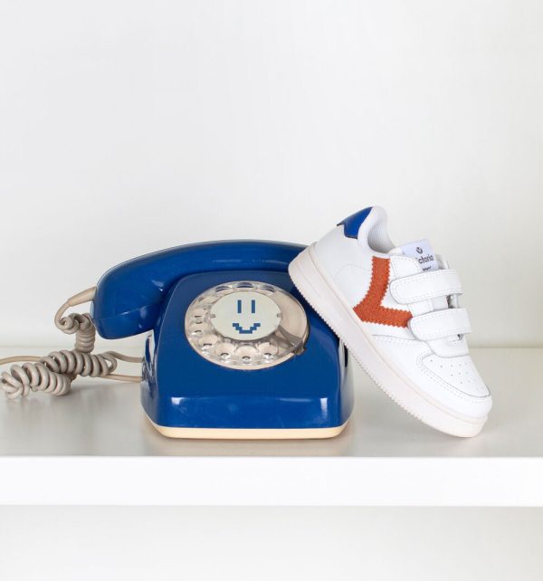 White leather sneaker with contrast brick red blue Supply