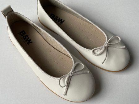 Beige leather ballerinas Fashion