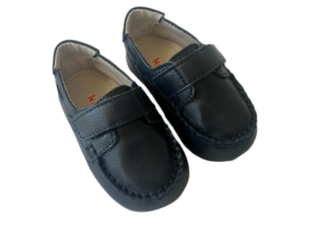 Navy toddler mocasin with velcro on Sale