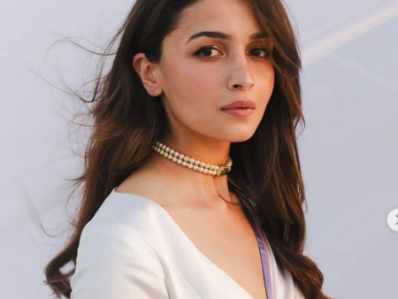 Alia Bhatt Look Online